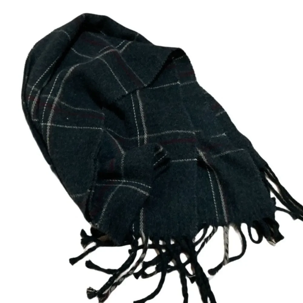 Geoffrey Beene made in Italy acrylic scarf